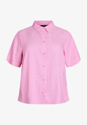 Chemise boutonnée à manches courtes de couleur rose clair avec un col classique, en tissu texturé, présentée sur un fond blanc.
