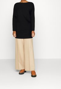 MARCIANO BY GUESS Sweter