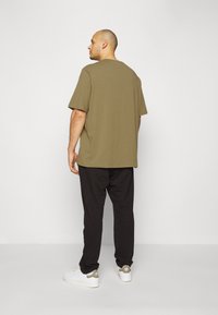 Tommy Hilfiger TEE - T-shirt básica - woodridge