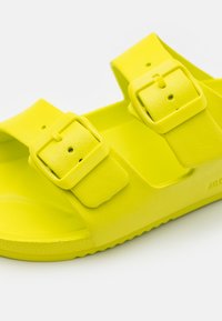 Jack & Jones JFWCROXTON MOULDED - Lahtised kingad - sulphur spring