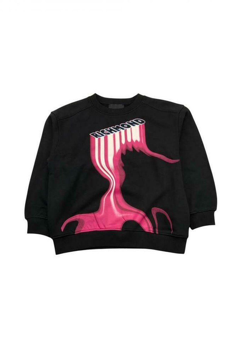 Felpa nera con un grande design grafico rosa con la parola "RICHMOND". Il materiale sembra morbido con polsini e colletto a costine.
