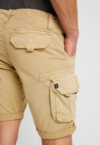 Alpha Industries Šortky - sand