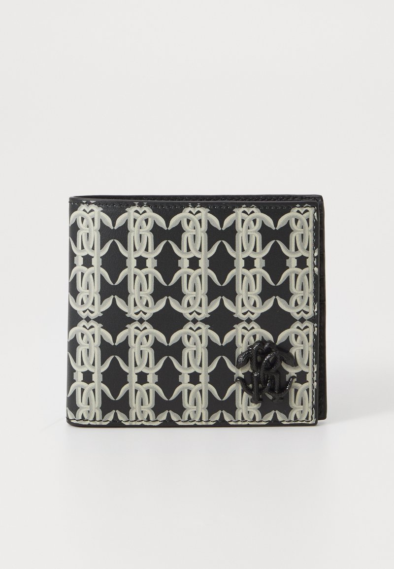 Portofel pliant din piele neagră, cu un model geometric de culoare gri deschis, logo embosat și textură netedă.