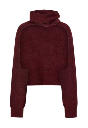 Pull cropped à manches longues de couleur rouge foncé avec un col roulé ample et des poignets côtelés.
