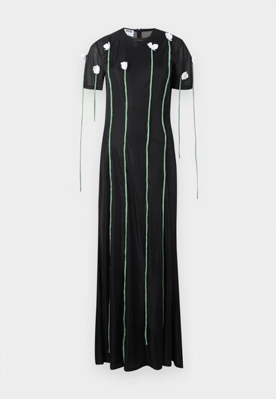 Μαύρο μίντι φόρεμα με κοντά διάφανα μανίκια, διακοσμημένο με κάθετους πράσινους βλαστούς και λευκές 3D εφαρμογές λουλουδιών από τους ώμους έως το τελείωμα.