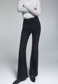 PULL&BEAR Flared Jeans - black
