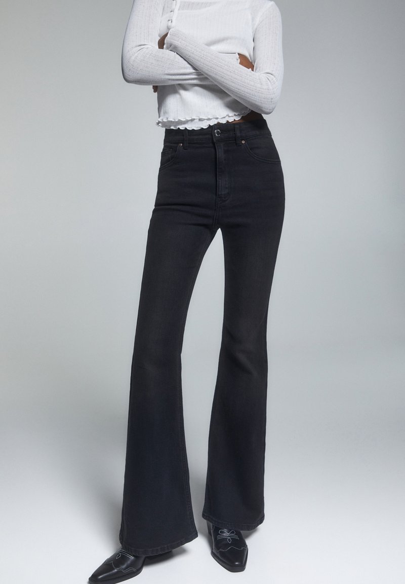 PULL&BEAR Flared Jeans - black