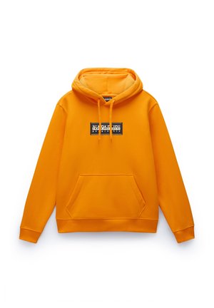 Orange sweatshirt lavet af bomuld, med en frontlomme, justerbar snoretræk i hætten og et sort logo patch på brystet.