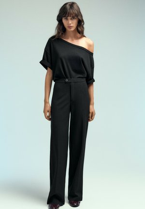 PULL&BEAR, HIGH-WAIST - SMART TROUSERS - Pantalon classique - black