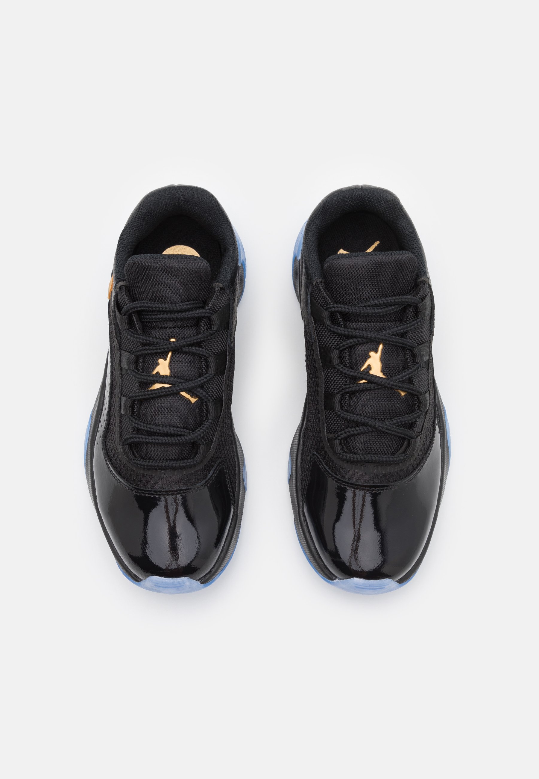 Jordan AIR 11 CMFT LOW UNISEX - Krepšinio batai - black/metallic gold/juoda  - Zalando.lt