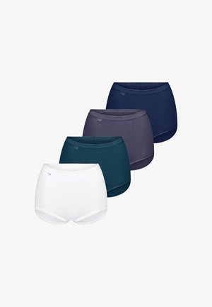Quattro paia di slip da donna a vita alta in bianco, verde petrolio, grigio e blu navy, disposti in una composizione sovrapposta a gradini.