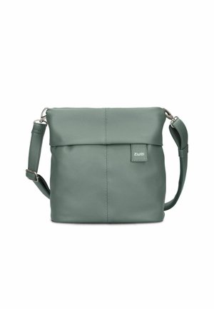 Borsa a tracolla in pelle verde con tracolla regolabile, chiusura a rotolo e patch del marchio visibile al centro davanti.