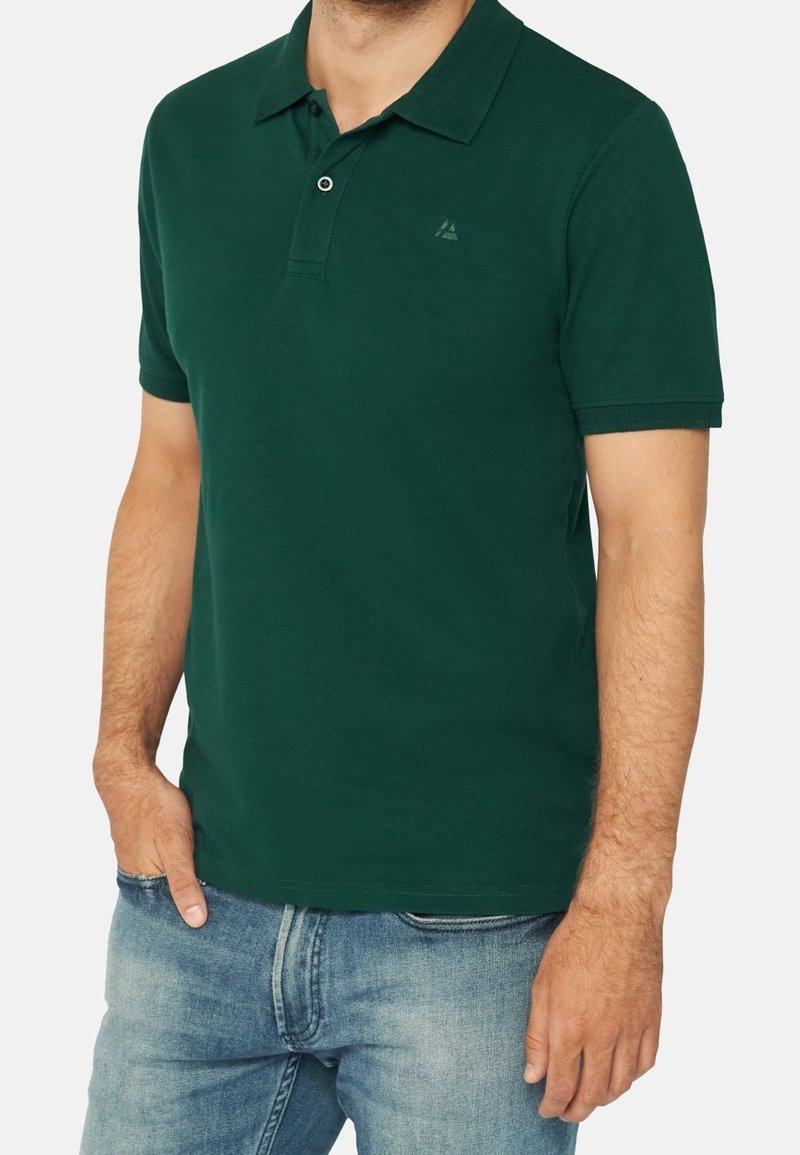 Tmavě zelené polo tričko vyrobené z bavlny. Obsahuje dvouknoflíkovou légu, krátké rukávy a decentní logo na levé části hrudi.