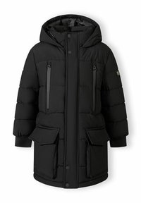 Melna pūkainā jaka ar kapuci, ar horizontālu šuvju rakstu, divām krūšu kabatām ar rāvējslēdzēju, divām priekšējām kabatām ar klapi un ribota tipa piedurknēm.