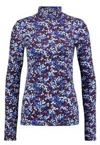 Langærmet top med mock neck lavet af strækbart stof, prydet med et blomsterdesign i blå, hvid og rød på en mørk baggrund.