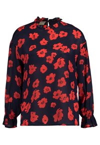 Mörkblå blus med långa ärmar som har en volangkrage och en livlig röd blommönster. Lättviktsmaterial med smockade ärmslut.