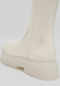 Bershka Botas con plataforma - off-white