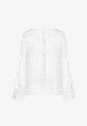 Hvid bluse med lange ærmer med bølgede kanter, knapper foran og broderede sommerfugle- og blomsterstrukturer på let stof.