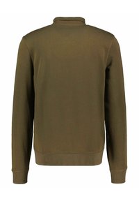 Sudadera verde oliva de manga larga, con cuello redondeado y puños acanalados. Tela de algodón suave y lisa con un corte relajado. Sin patrones visibles.