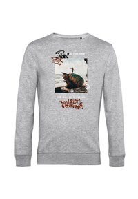 Sudadera gris con un gráfico frontal de una escena de playa con grafitis, texto y acentos en diferentes colores. Cuello redondo y mangas largas.
