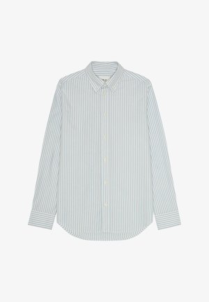 Camicia a righe blu chiaro e bianca con collo a punta, maniche lunghe e orlo curvo. Il tessuto sembra morbido e liscio.