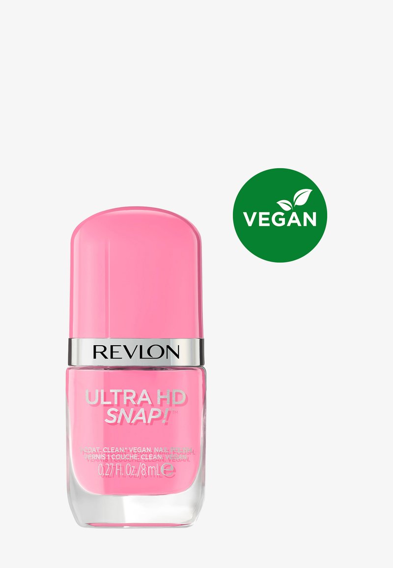 Botella de esmalte de uñas Revlon Ultra HD Snap color rosa con tapa plateada y etiqueta vegana verde sobre fondo blanco.