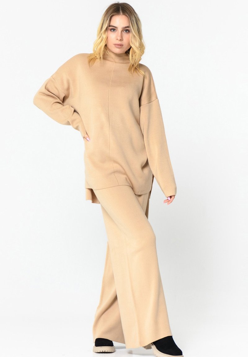 Cesare Gaspari OVERSIZED JUMPER AND PANTS - Trainingspak - beige