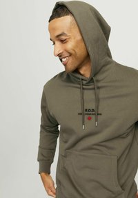 R.D.D. ROYAL DENIM DIVISION GEDRUCKT  - Felpa con cappuccio - dusky green