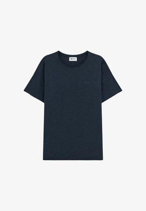T-shirt blu navy a maniche corte in un tessuto morbido e leggero con collo rotondo e un piccolo logo posizionato sulla parte sinistra del petto.