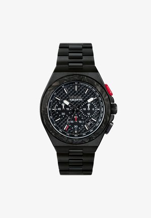 Sort kronograf ur med en carbonfiber urskive, sølv- og røde detaljer, octagonal kasse og et sort metal lenkearmbånd.