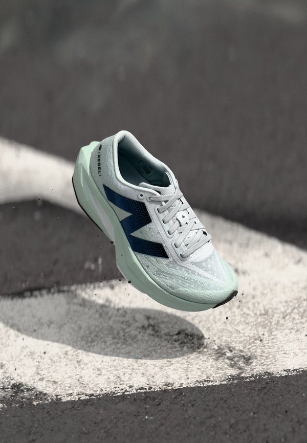 FUELCELL REBEL V4 - Road running shoes - clay ash