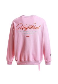 Sudadera rosa de suave material de algodón, con cuello redondo, mangas largas y texto bordado en la parte trasera con un dobladillo curvo.