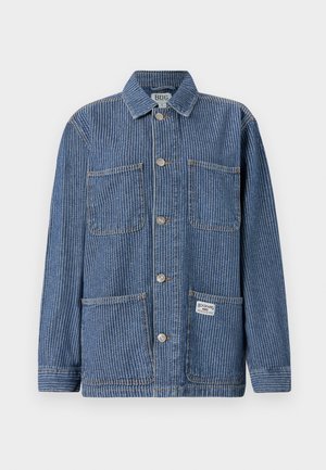 Blaue gestreifte Jeansjacke mit Kragen, vorderer Knopfleiste, zwei Brusttaschen und einem seitlichen Etikett. Verfügt über einen lässigen Schnitt und lange Ärmel.