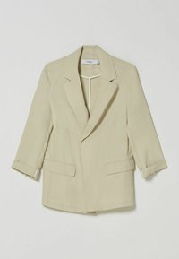 Béžový lněný blazer s klopovým límcem, pokrčenými rukávy a dvěma předními kapsami. Minimalistický design s jemnými detaily šití.