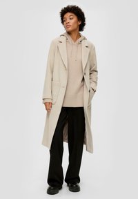 s.Oliver MIT VERLÄNGERTEM RÜCKENSAUM - Kapuzenpullover - helles beige