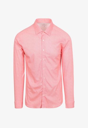 Lange mouwen blouse van lichtroze stof, met een button-down kraag, een sluiting met knopen aan de voorkant en manchetten met een subtiele textuur.