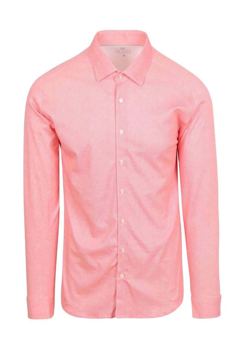 Lange mouwen blouse van lichtroze stof, met een button-down kraag, een sluiting met knopen aan de voorkant en manchetten met een subtiele textuur.