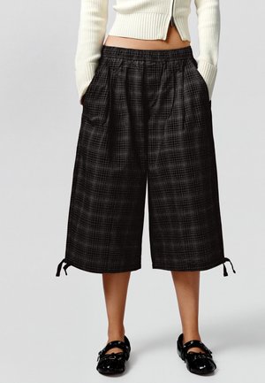 Bershka BERMUDA SHORTS - Short - dark grey