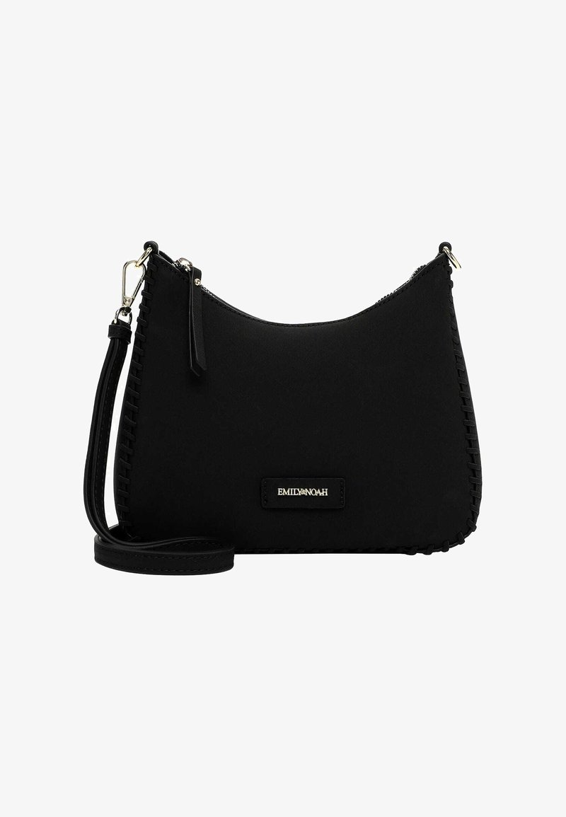 Sac à dos noir en matériau lisse avec une forme courbe. Présente des accents cousus, une fermeture éclair et une sangle amovible.