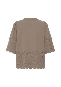 Blouse taupe à manches courtes avec bordures festonnées et broderie ajourée florale sur les manches et l'ourlet, vue de dos.