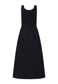 Robe maxi noire sans manches avec corsage ajusté et taille froncée, s'écoulant en une longue jupe droite.