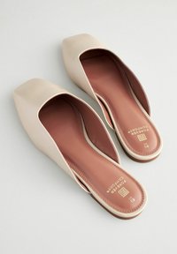 Next FOREVER COMFORT SQUARE TOE  REGULAR FIT - Natikače - bone