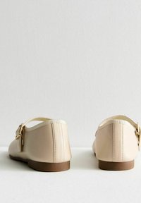 New Look Babies - off white