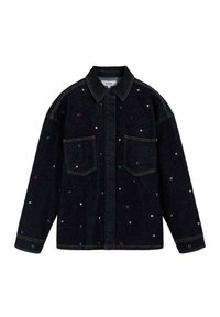 Chaqueta de mezclilla oscura con lentejuelas de colores, dos bolsillos en el pecho, cuello con solapa y un ajuste suelto con detalles de costuras visibles.