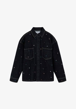 Chaqueta de mezclilla oscura con lentejuelas de colores, dos bolsillos en el pecho, cuello con solapa y un ajuste suelto con detalles de costuras visibles.