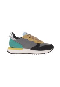 Zapatilla multicolor con tejido gris, ante negro y azul verdoso, área de cordones color tostado, suela blanca y detalle de estampado de leopardo en la lengüeta del talón.