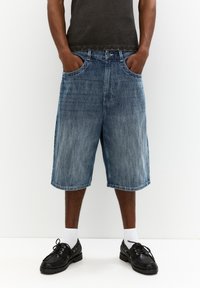 PULL&BEAR - STWD SKATER JORTS - Shorts di jeans - blue denim Immagine in miniatura 1