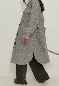 NA-KD Klassisk frakke - grey