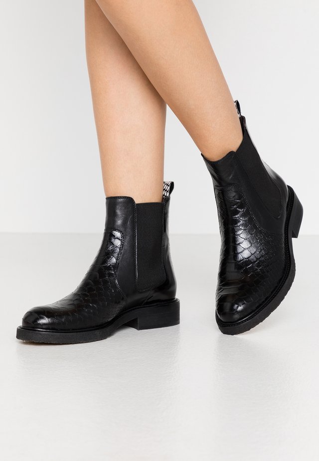Stiefelette - black