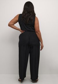 Kaffe Curve KCAMALIE - Stoffhose - black deep